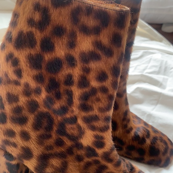 Leopard print calf hair booties - Picture 4 of 10